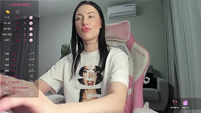 JenniferQueen11 online show from 02.07.25