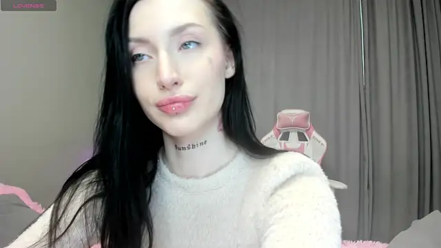 JenniferQueen11 online show from 10.04.25