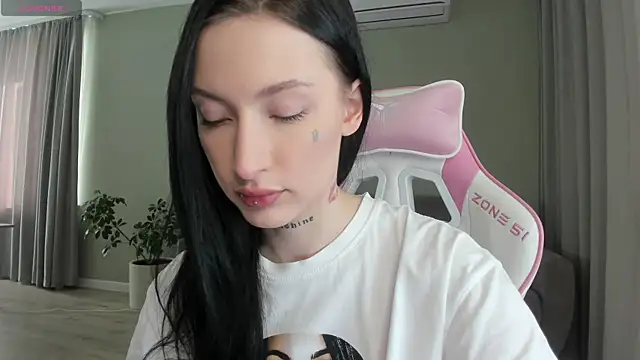 JenniferQueen11 online show from 10.16.25