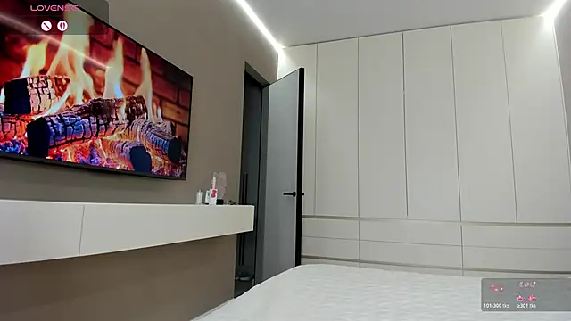 JenniferQueen11 online show from 04.12.26