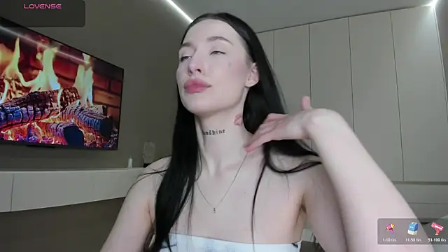 JenniferQueen11 online show from 04.18.26