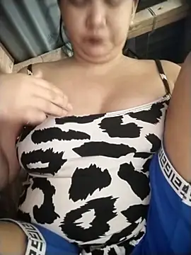 milkytitsmom4u online show from 03.18.26