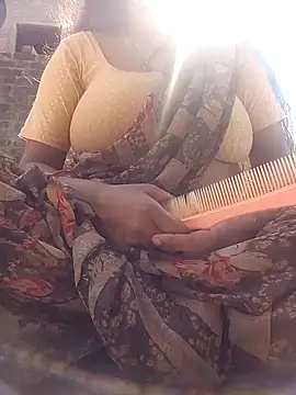 Snapshot of Lattika-Bhabhi chatting on 02.12.25 Lattika-Bhabhi online show from 02.12.25