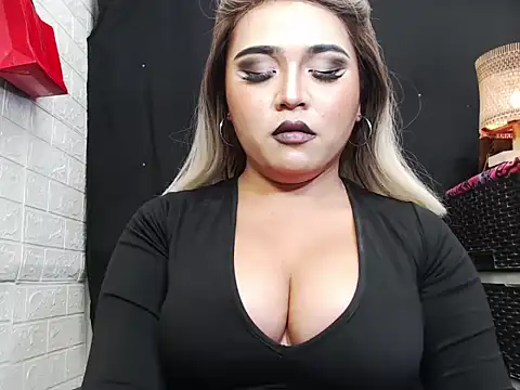 Snapshot of x12inchanaconda chatting on 11.27.25 x12inchanaconda online show from 11.27.25