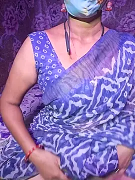 Snapshot of XBHUUME chatting on 10.04.25 XBHUUME online show from 10.04.25