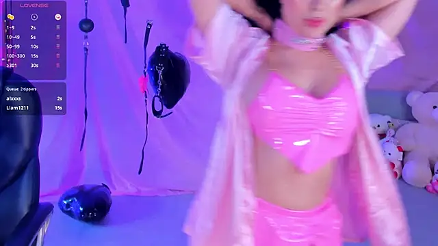 Snapshot of MadelineFox chatting on 02.14.25 MadelineFox online show from 02.14.25