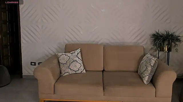 Snapshot of MadelineFox chatting on 04.21.26 MadelineFox online show from 04.21.26