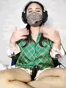 Snapshot of _Shimmerlyn_ chatting on 03.08.25 Shimmerlyn online show from 03.08.25