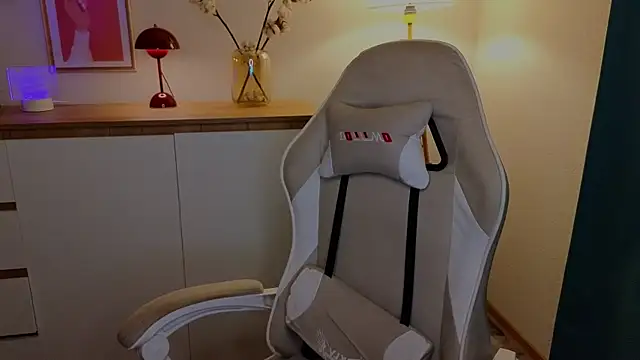 Snapshot of freya_nilsson chatting on 12.08.24 freya nilsson online show from 12.08.24