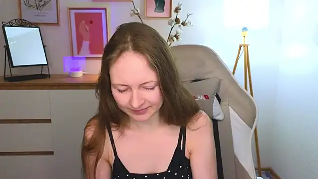 Snapshot of freya_nilsson chatting on 12.10.24 freya nilsson online show from 12.10.24