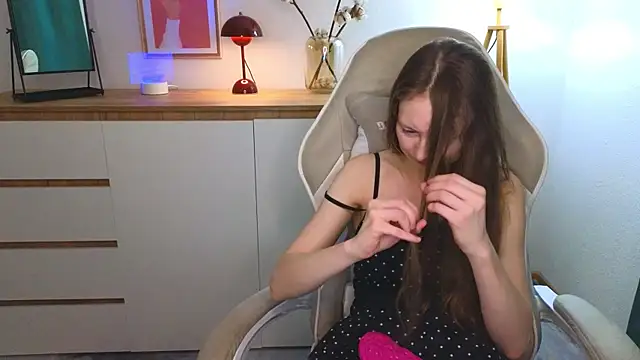 Snapshot of freya_nilsson chatting on 12.11.24 freya nilsson online show from 12.11.24