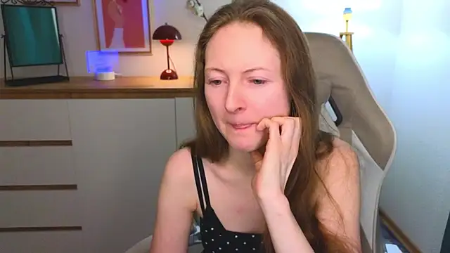 Snapshot of freya_nilsson chatting on 12.11.24 freya nilsson online show from 12.11.24