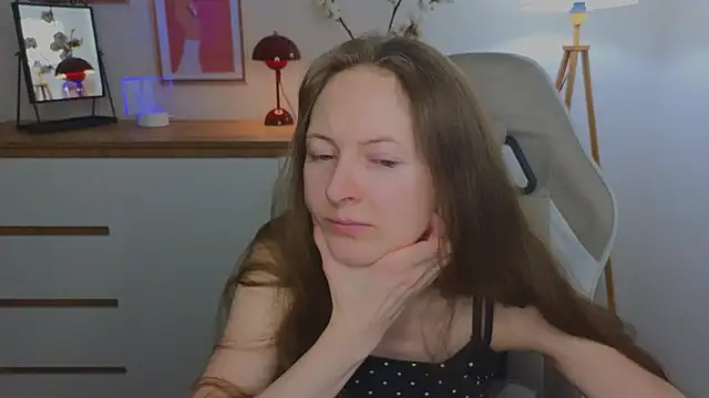 Snapshot of freya_nilsson chatting on 12.17.24 freya nilsson online show from 12.17.24