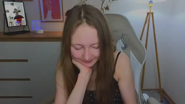 Snapshot of freya_nilsson chatting on 12.17.24 freya nilsson online show from 12.17.24