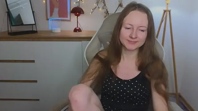 Snapshot of freya_nilsson chatting on 12.18.24 freya nilsson online show from 12.18.24