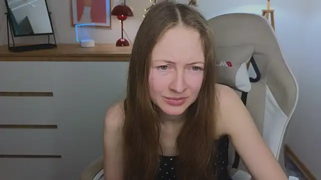 Snapshot of freya_nilsson chatting on 12.18.24 freya nilsson online show from 12.18.24