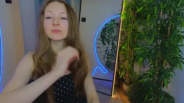 Snapshot of freya_nilsson chatting on 12.20.24 freya nilsson online show from 12.20.24