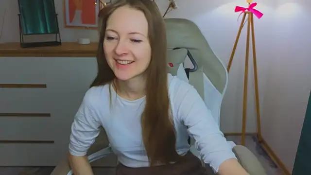 Snapshot of freya_nilsson chatting on 02.04.25 freya nilsson online show from 02.04.25