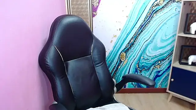 Amy Ronan online show from 11.05.25