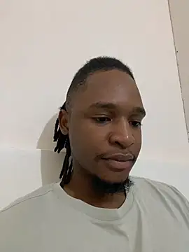 Snapshot of finefinance chatting on 11.18.25 finefinance online show from 11.18.25