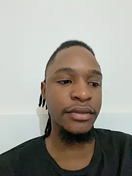 Snapshot of finefinance chatting on 11.20.25 finefinance online show from 11.20.25