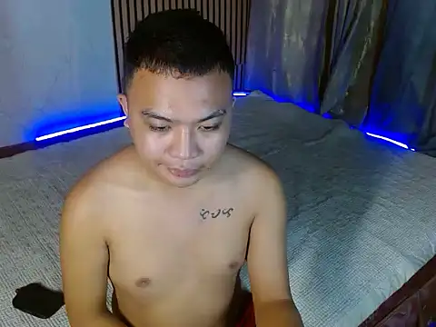 Snapshot of xsweetasian69x chatting on 12.18.24 xsweetasian69x online show from 12.18.24