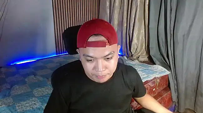 Snapshot of xsweetasian69x chatting on 01.14.25 xsweetasian69x online show from 01.14.25