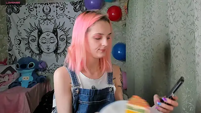 Cutie Adelia online show from 12.12.24