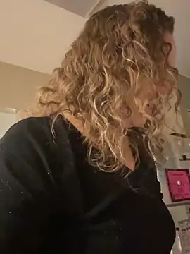 AuroraSummers online show from 02.20.25