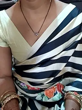 Snapshot of Diya_143 chatting on 04.28.26 Diya 143 online show from 04.28.26