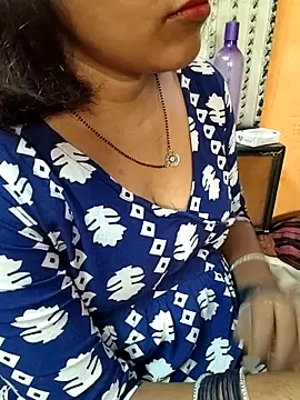 Snapshot of Diya_143 chatting on 05.18.26 Diya 143 online show from 05.18.26