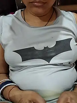 Snapshot of Diya_143 chatting on 05.18.26 Diya 143 online show from 05.18.26
