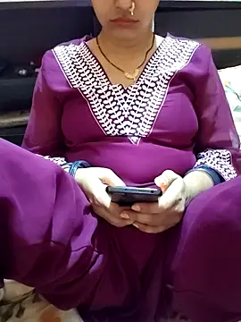 Snapshot of Diya_143 chatting on 06.08.26 Diya 143 online show from 06.08.26