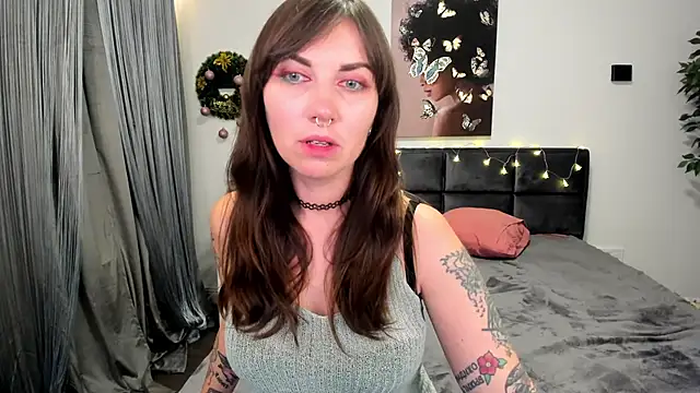 Snapshot of StacyTigerr chatting on 12.24.24 StacyTigerr online show from 12.24.24