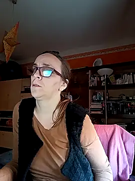 Dettybitch40 online show from 10.22.25