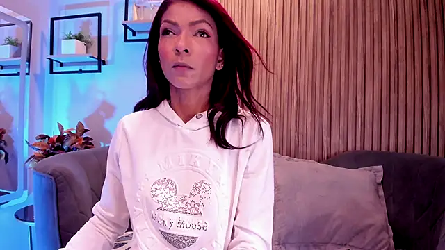 HannaPetit online show from 10.25.25