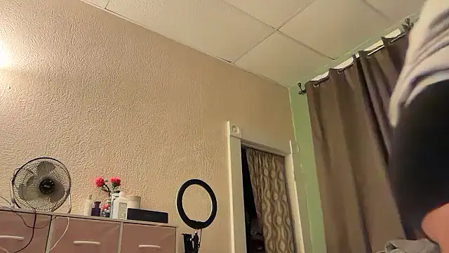 Snapshot of nativepumpkin95 chatting on 11.24.25 nativepumpkin95 online show from 11.24.25