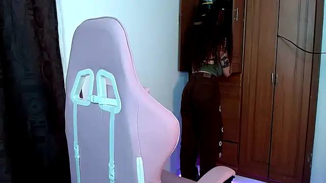 Snapshot of tastymeli chatting on 01.03.25 tastymeli online show from 01.03.25