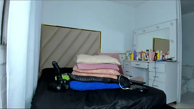 Niki Kerr online show from 09.20.25