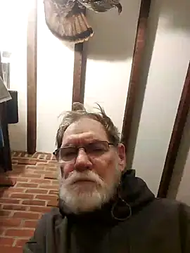 Snapshot of CDforU chatting on 11.18.25 CDforU online show from 11.18.25