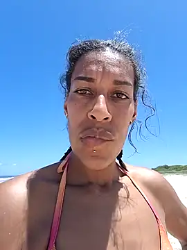 Snapshot of Goldenlace chatting on 12.12.24 Goldenlace online show from 12.12.24