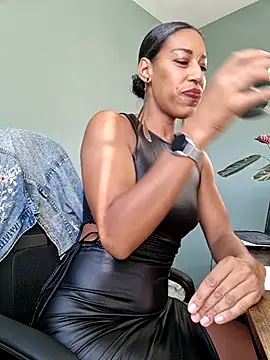 Snapshot of Goldenlace chatting on 02.13.25 Goldenlace online show from 02.13.25