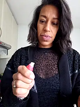 Snapshot of Goldenlace chatting on 03.07.25 Goldenlace online show from 03.07.25