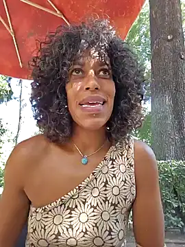 Snapshot of Goldenlace chatting on 09.09.25 Goldenlace online show from 09.09.25