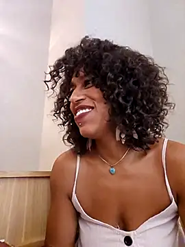 Snapshot of Goldenlace chatting on 09.17.25 Goldenlace online show from 09.17.25