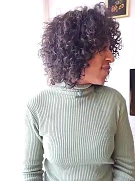 Snapshot of Goldenlace chatting on 10.29.25 Goldenlace online show from 10.29.25