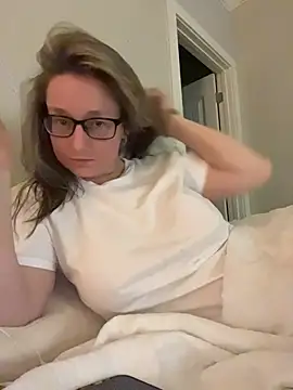 Snapshot of Vivian_MayXxX chatting on 05.18.26 Vivian MayXxX online show from 05.18.26