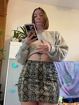 Snapshot of Daisy_Michto_Officiel chatting on 12.12.24 Daisy Michto Officiel online show from 12.12.24