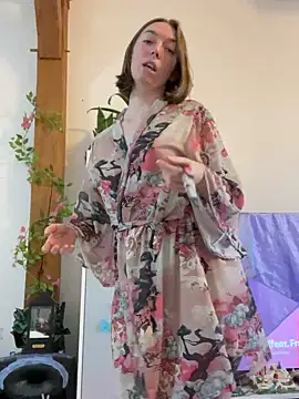 Snapshot of Daisy_Michto_Officiel chatting on 12.17.24 Daisy Michto Officiel online show from 12.17.24