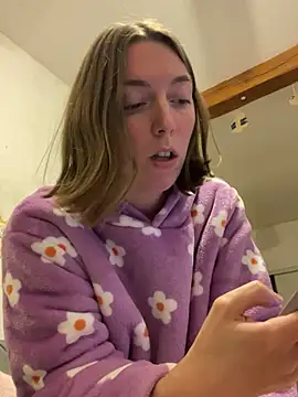 Snapshot of Daisy_Michto_Officiel chatting on 01.28.25 Daisy Michto Officiel online show from 01.28.25